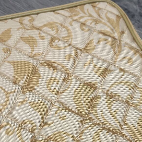 LIKE NEW Penelope Ann Chartruese Padded Quilted Tablet Case - Picture 3 of 5